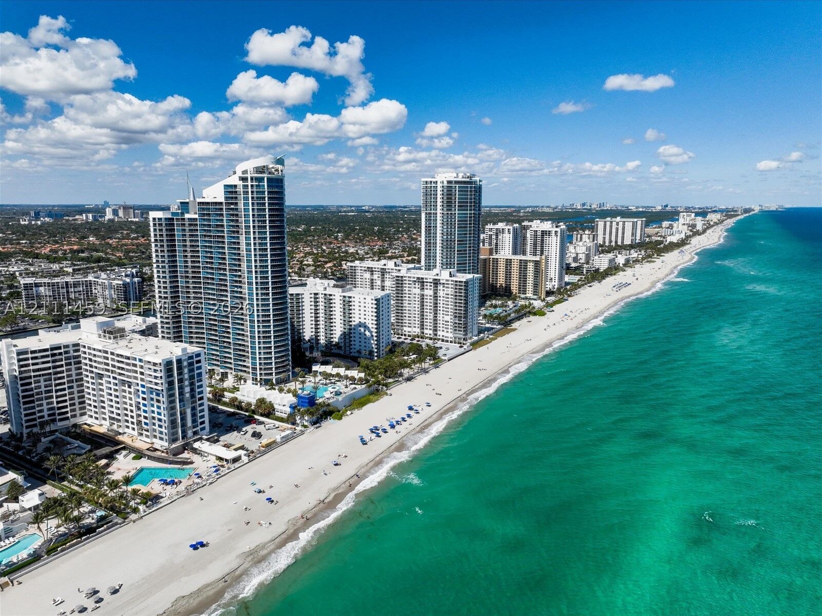 Property Photo:  3101 S Ocean Dr 2707  FL 33019 