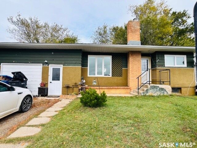 Property Photo:  112 Fraser Avenue  SK S0C 2B0 