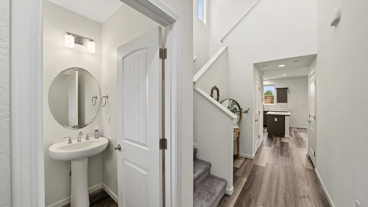 Property Photo:  1007 W Payson Avenue  CA 93291 