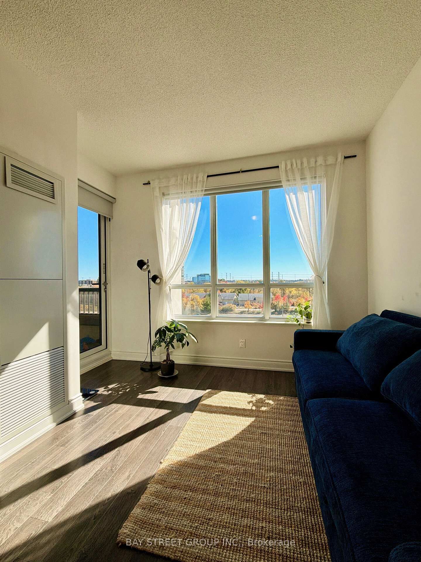Property Photo:  38 Cedarland Dr Drive 611  ON L6G 0G7 