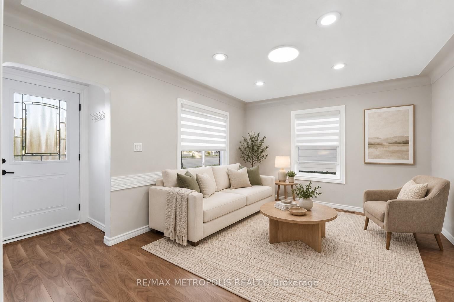 Property Photo:  56 Charing Cross Street Main Fl  ON N3R 2H3 