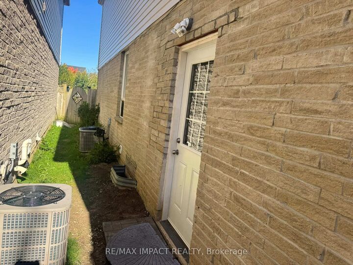 Property Photo:  26 Beadle Drive  ON L1S 7P1 