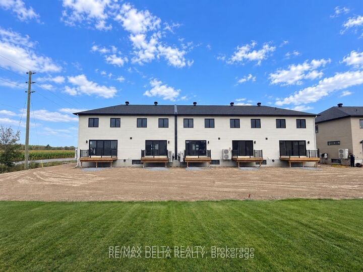 Property Photo:  67 Carpe Street A  ON K0A 1M0 