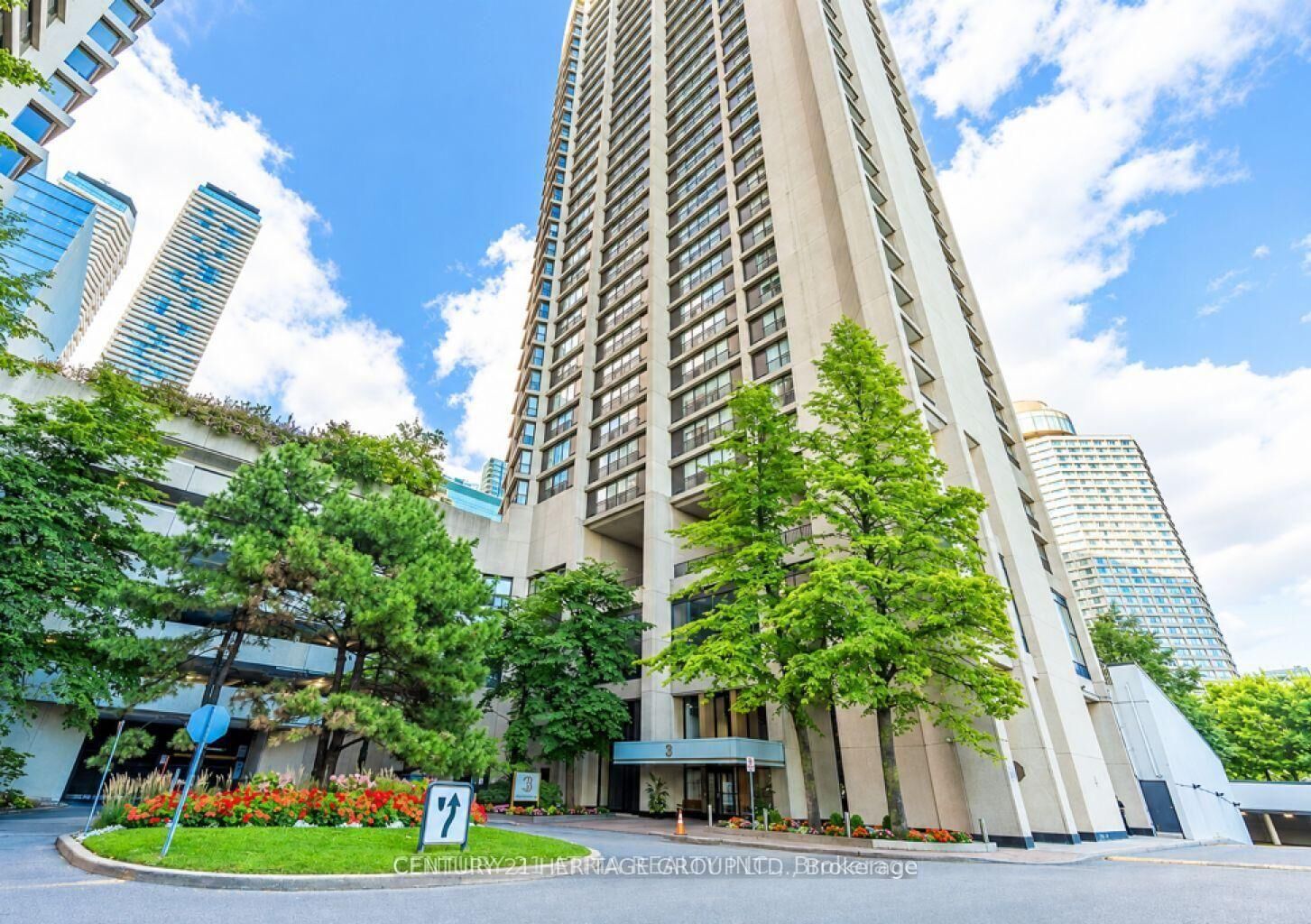 Property Photo:  33 Harbour Square 1822  ON M5J 2G2 