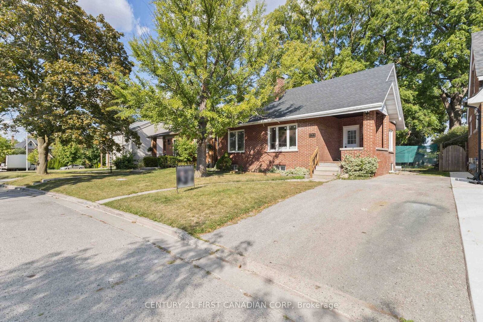 Property Photo:  122 Windsor Crescent Main  ON N6C 1V8 