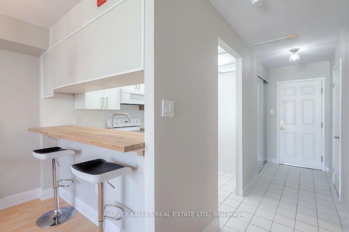 Property Photo:  175 Cedar Avenue 710  ON L4C 9V3 