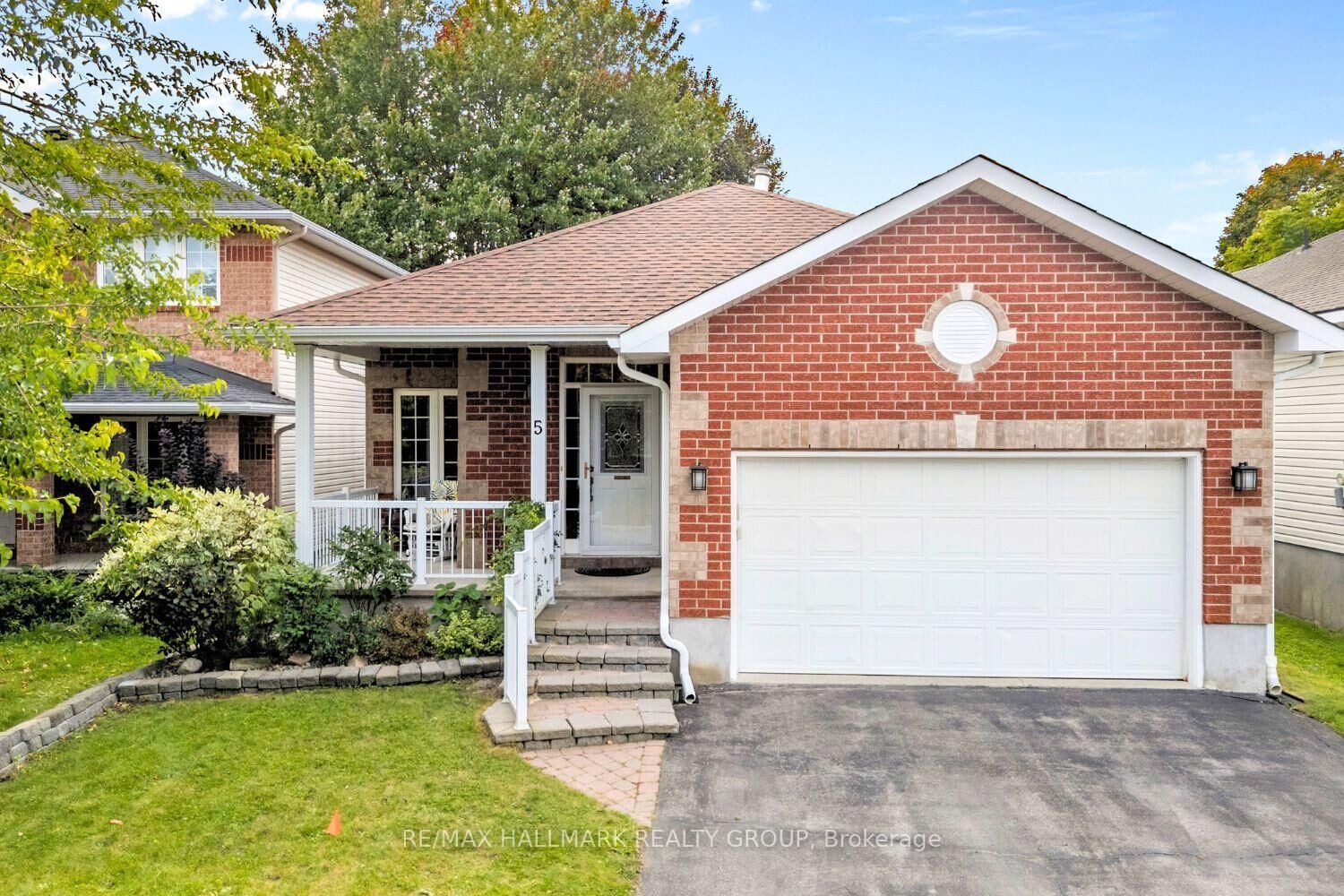 Property Photo:  5 Rayburn Street  ON K2K 3K8 