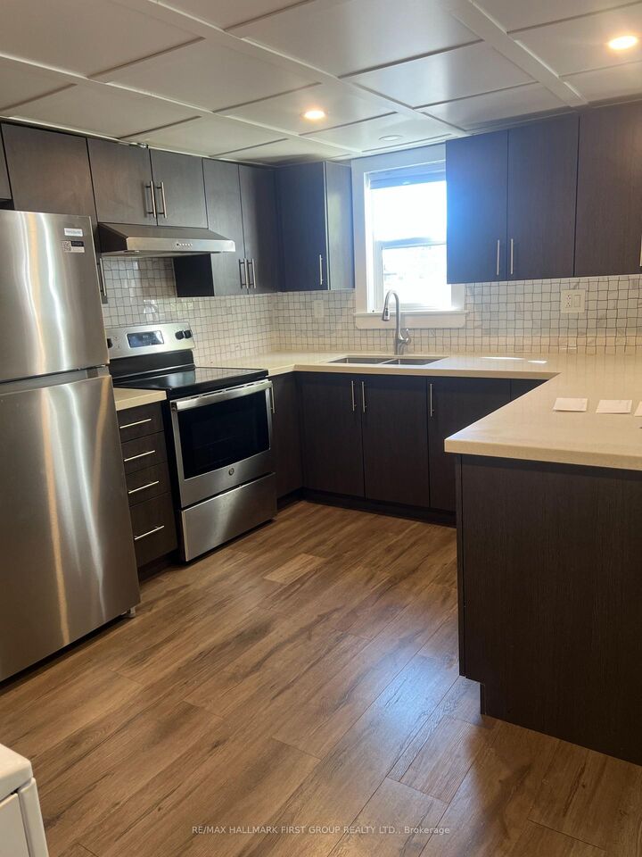 Property Photo:  100 Cromwell Avenue 2  ON L1J 4T6 