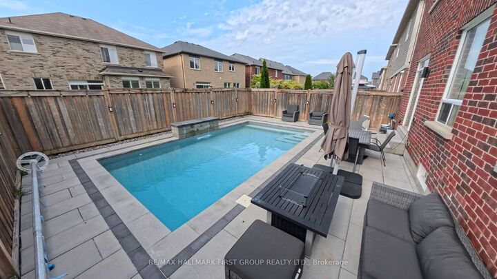 Property Photo:  121 Blackwell Crescent  ON L1L 0C1 