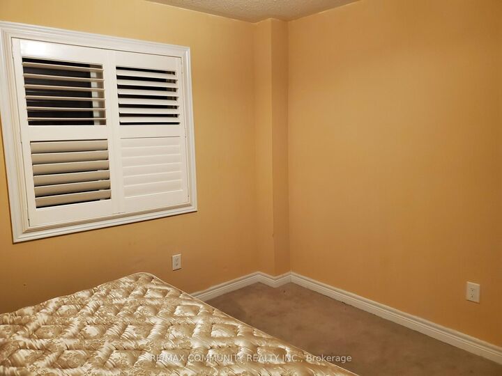 Property Photo:  115 Oasis Boulevard Back  ON M1X 0B4 