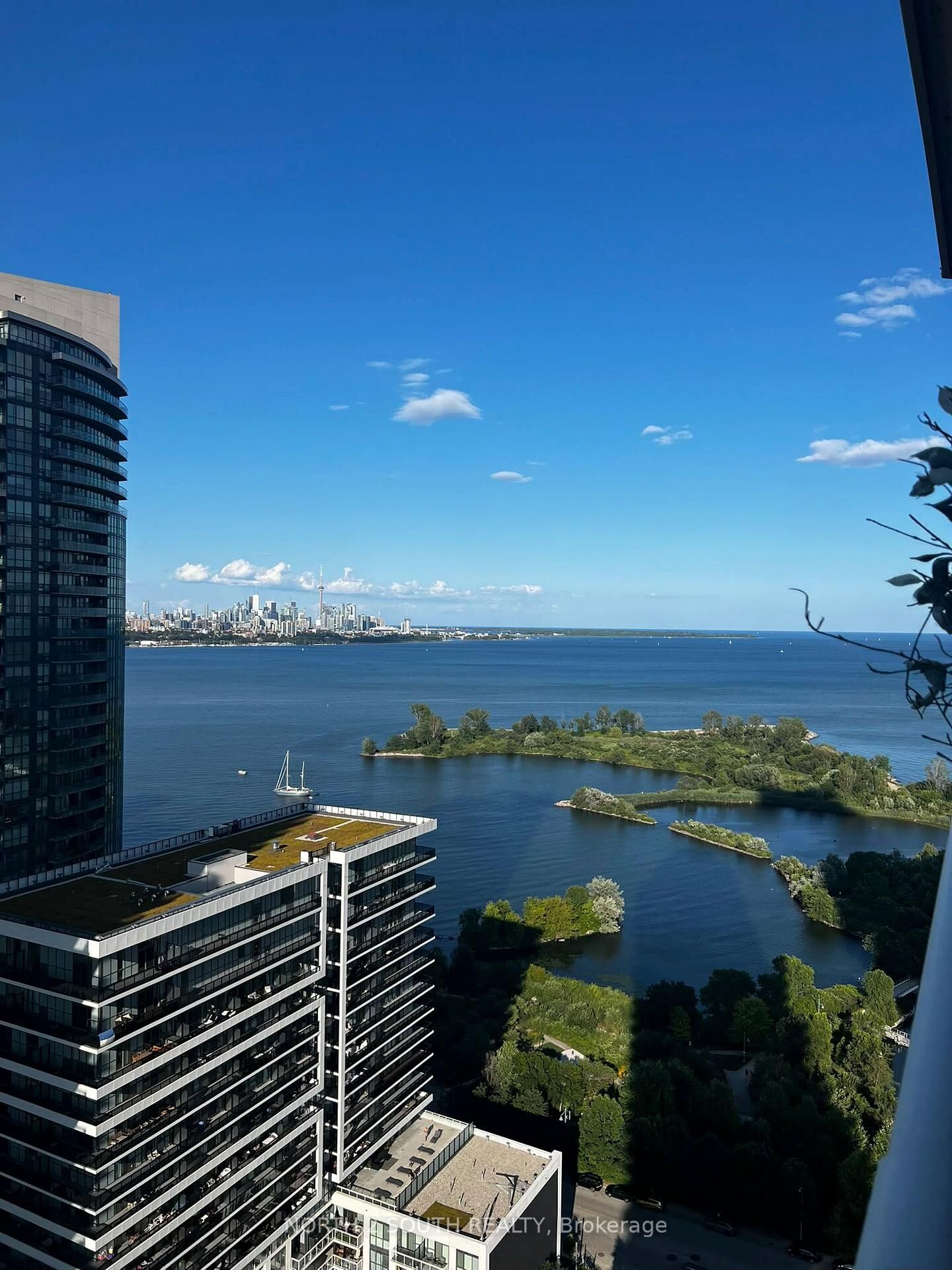 Property Photo:  33 Shore Breeze Drive 2604  ON M8V 1A1 