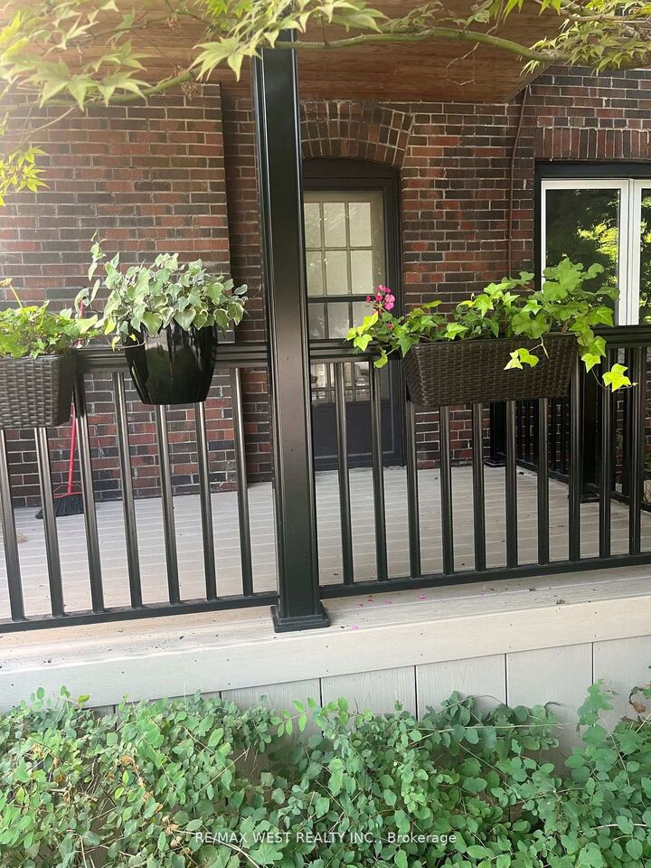 Property Photo:  27 Oakview Avenue Main  ON M6P 3J3 