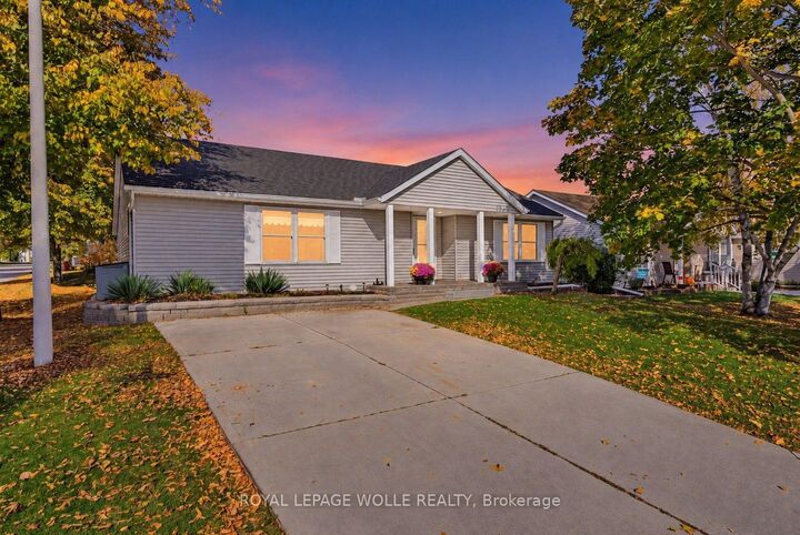 Property Photo:  1 Homestead Place  ON N3A 2G1 