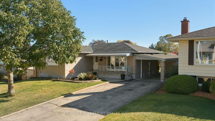 Property Photo:  48 Stoney Brook Drive  ON L8G 2X8 