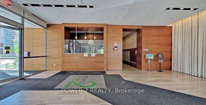 Property Photo:  66 Forest Manor Road 2803  ON M2J 0B7 