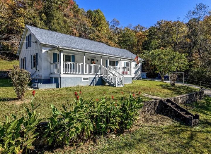 Property Photo: 387 Leadingham Loop KY 41164