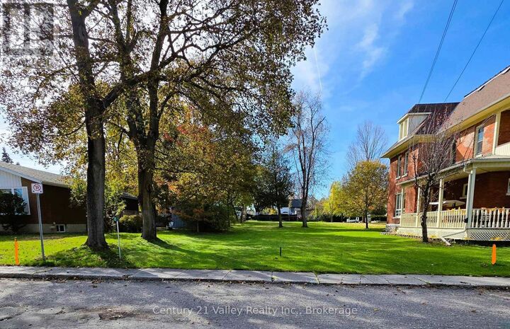 Property Photo:  22 Lorne Street North  ON K7V 1K9 