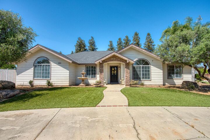 Property Photo: 5358 W Clinton Avenue CA 93722
