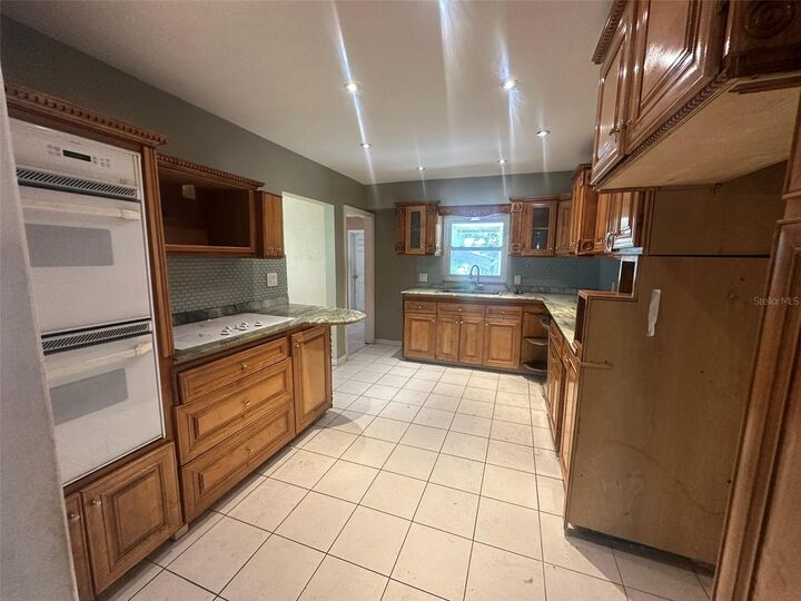 Property Photo:  4133 Narvarez Way S  FL 33712 