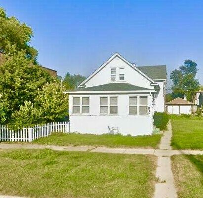 Property Photo:  837 Commonwealth Avenue  IL 60085 