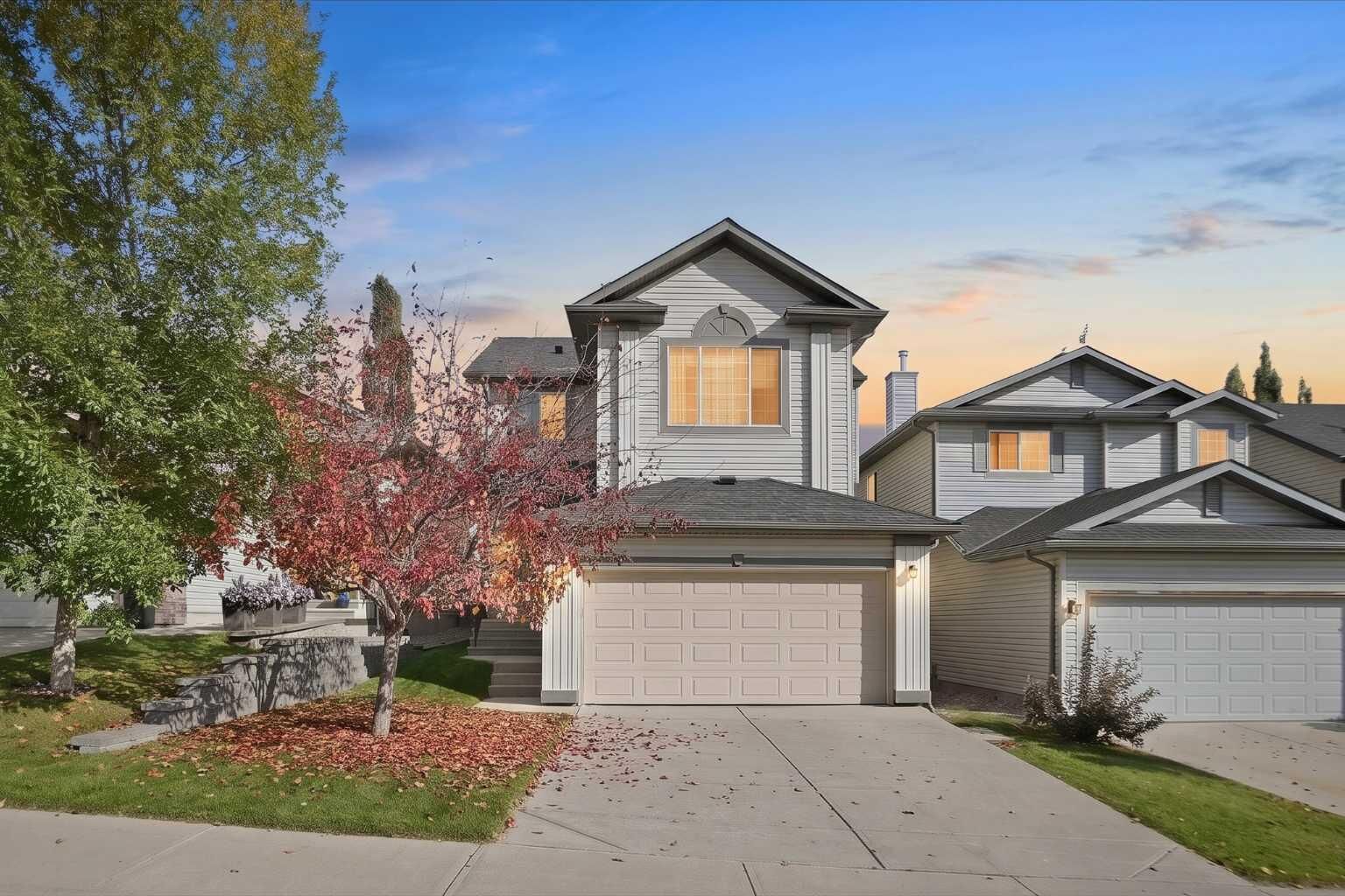 Property Photo:  707 Tuscany Drive NW  AB T3L 3A7 