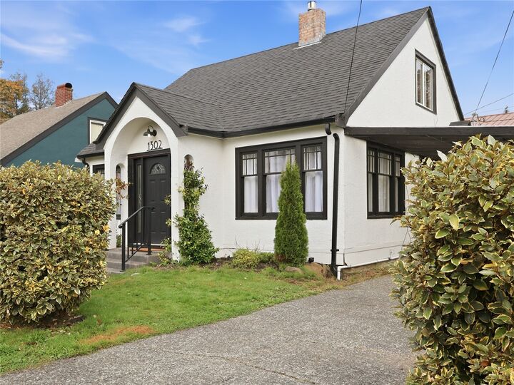 Property Photo:  1302 W 5th Street  WA 98520 