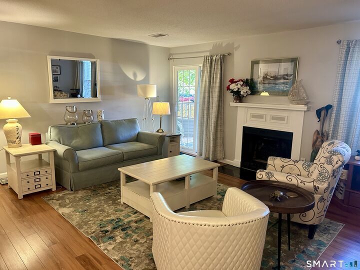 Property Photo:  1 Forest Glen Circle 6  CT 06457 