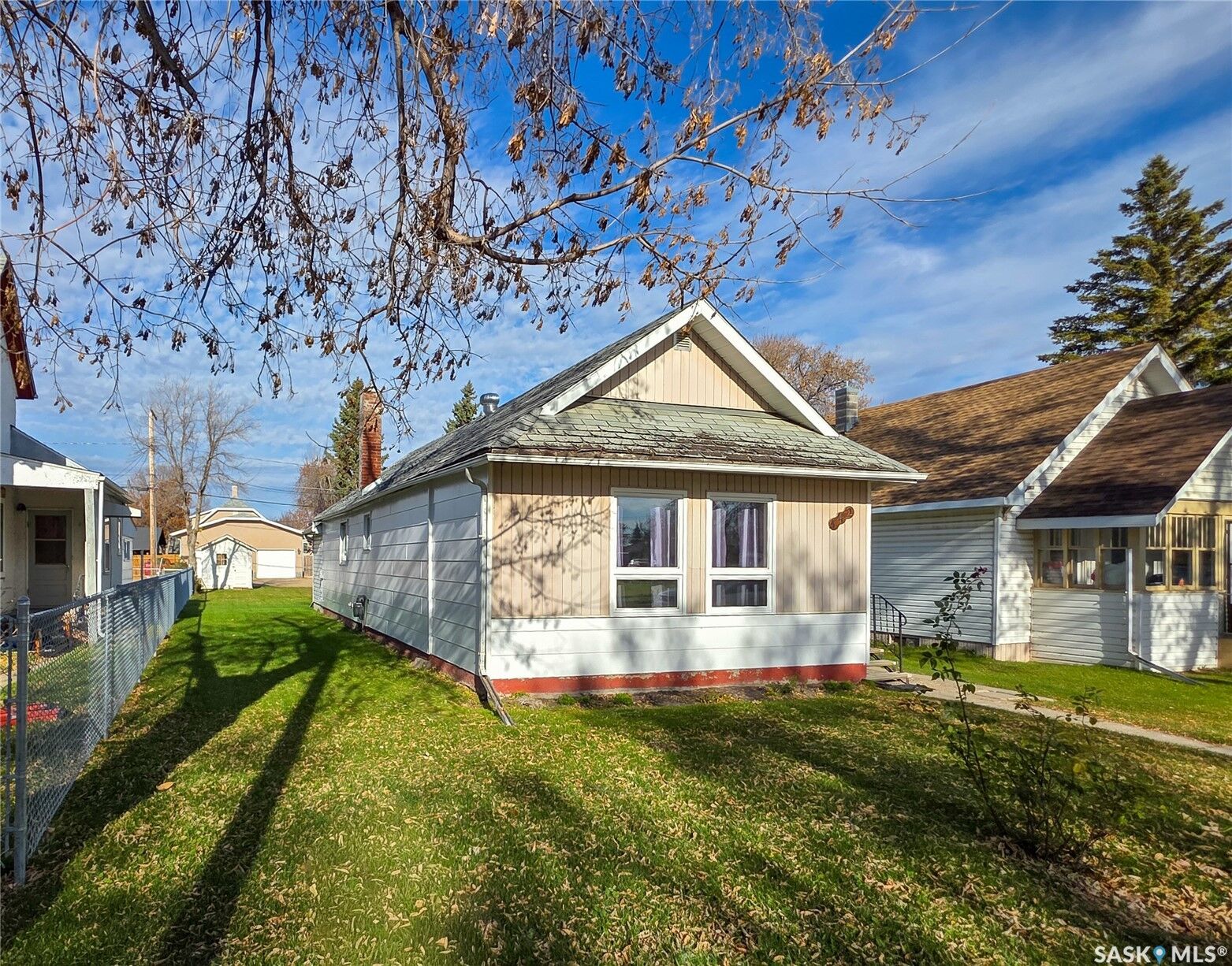 Property Photo:  142 5th Avenue W  SK S0A 2P0 