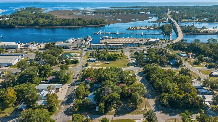 Property Photo: 308 NW 10th Street FL 32322