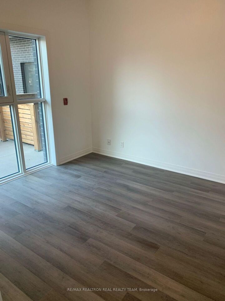 Property Photo: 102 Grovewood Common N/A 334 ON L6H 0X2