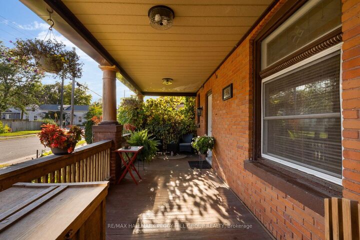 Property Photo:  48 Brock Street  ON L4N 2L7 
