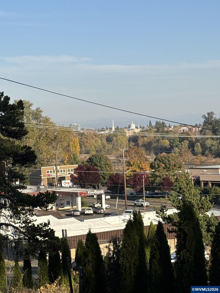 Property Photo:  1645 Fair Oaks Wy NW  OR 97304 