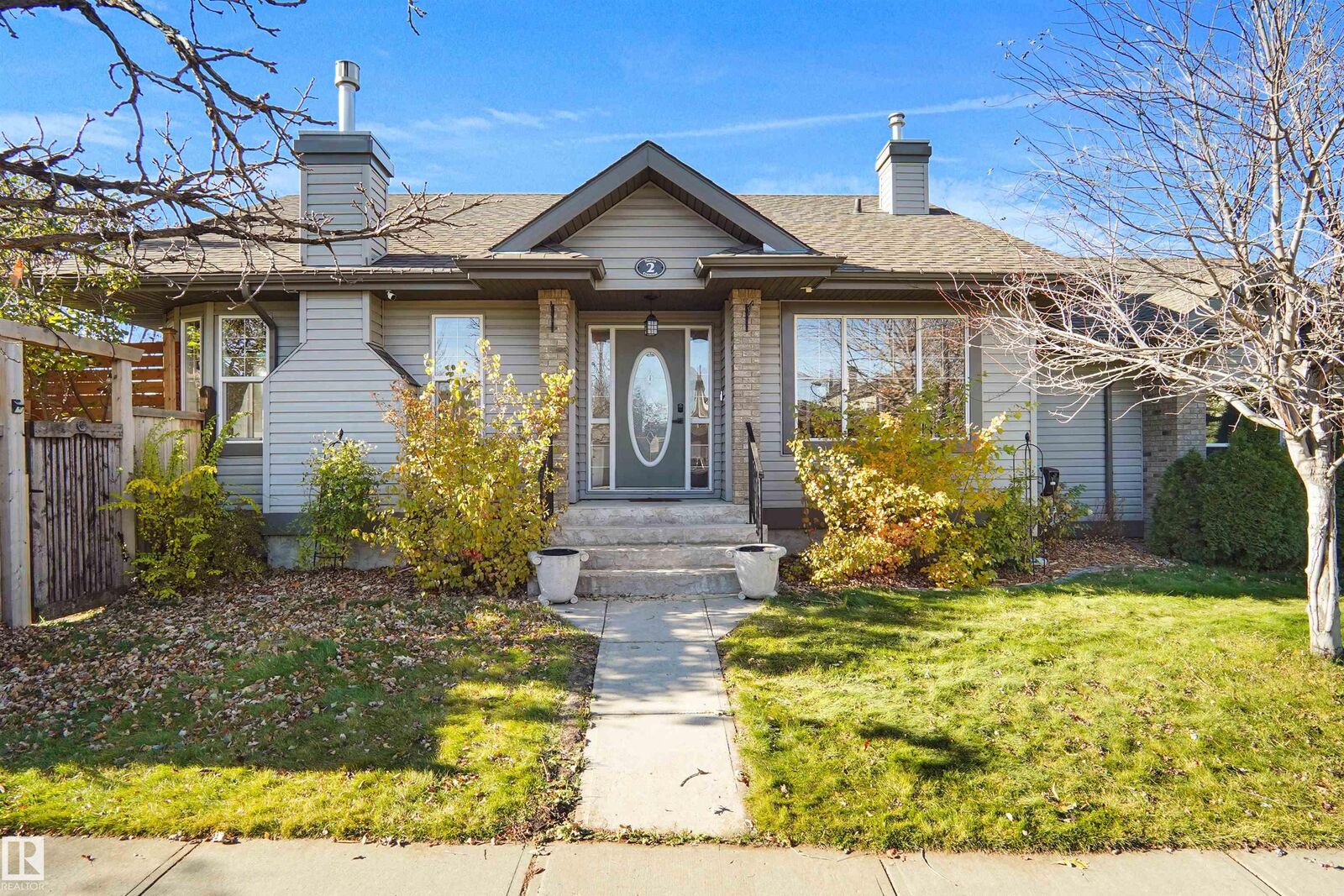 Property Photo:  2 Norris Crescent  AB T8N 7M1 