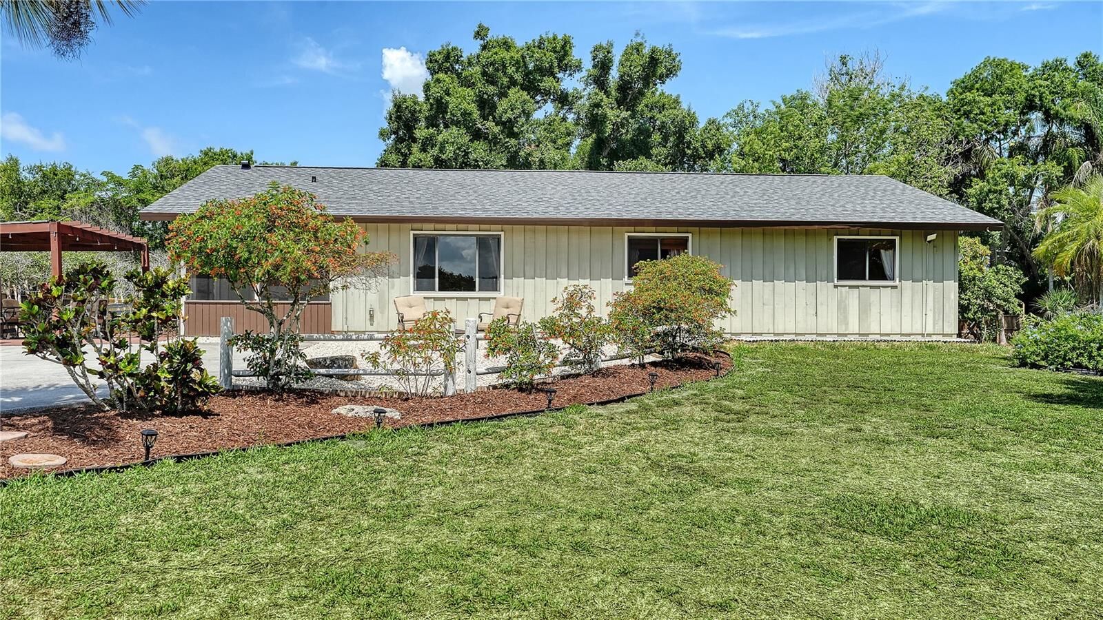 Property Photo:  4842 + Lot 8 &Amp 9 Nutmeg Avenue  FL 34231 