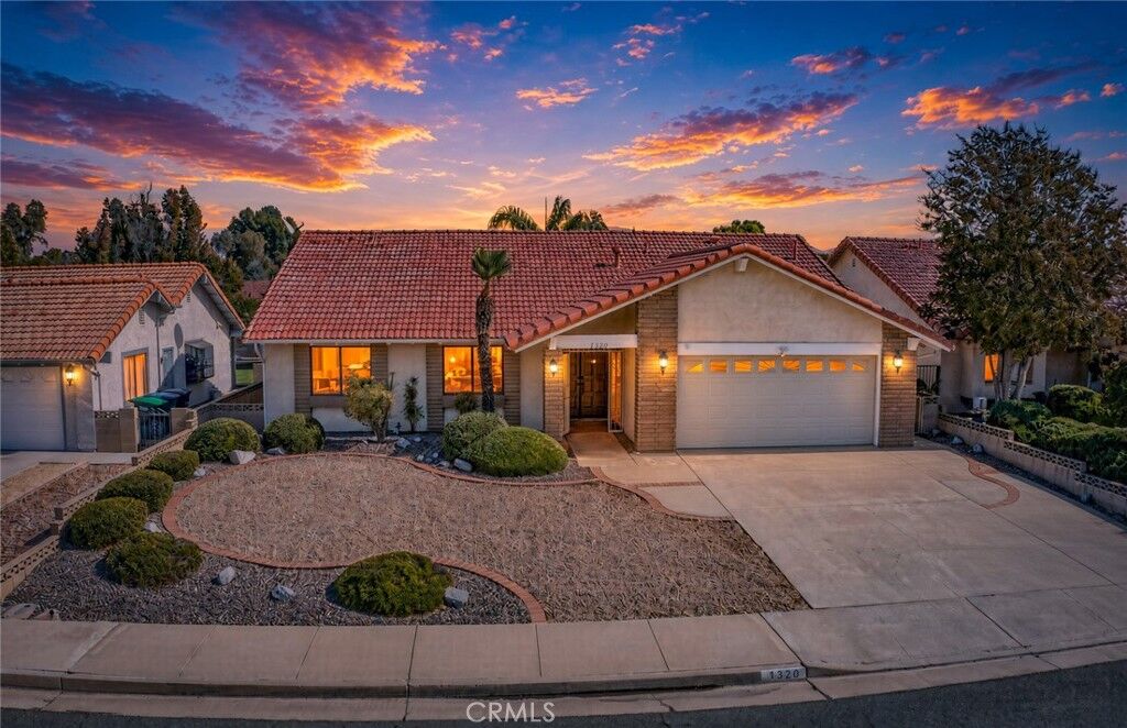 Property Photo:  1320 Hickory  CA 92545 