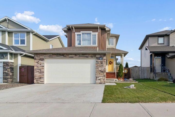 Property Photo:  923 Maydell Palmer Vista N  AB T1H 7B7 