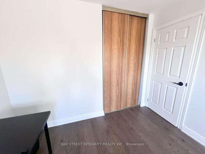 Property Photo: 4073 Pavillion Court ON L5B 2V9