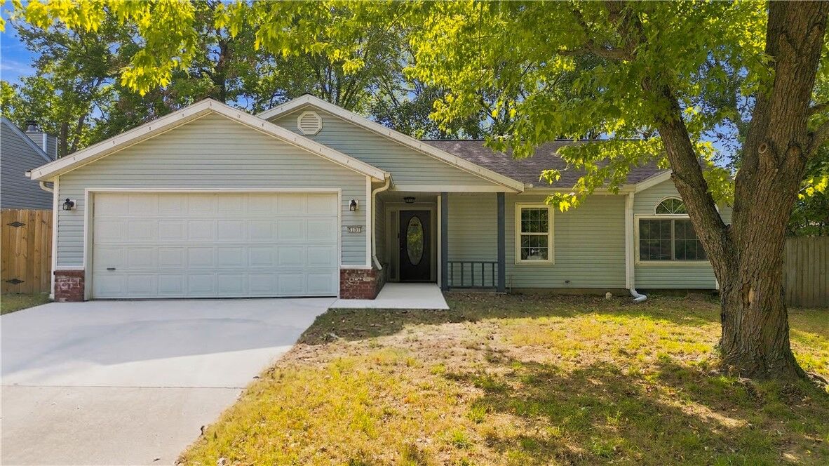 Property Photo:  3131 W Mulberry Street  AR 72704 