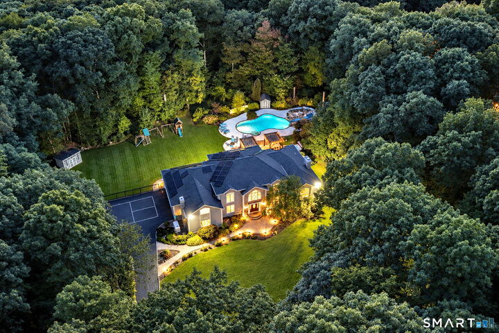 Property Photo:  63 Coventry Lane  CT 06611 