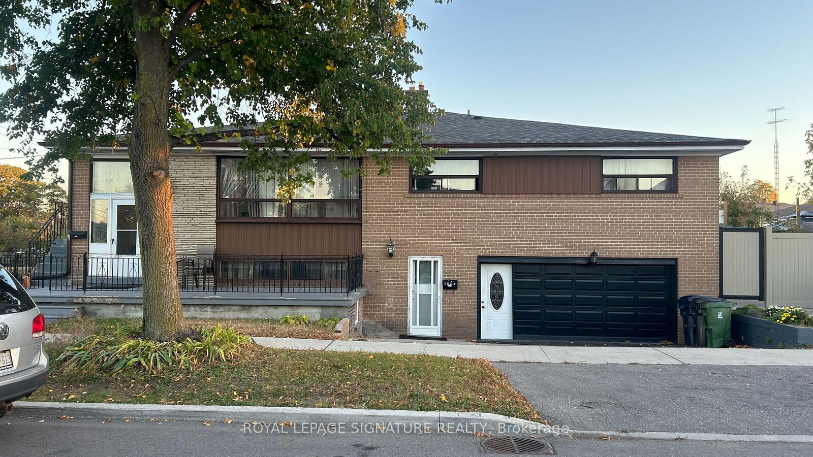 Property Photo:  138 Duncanwoods Drive  ON M9L 2E1 