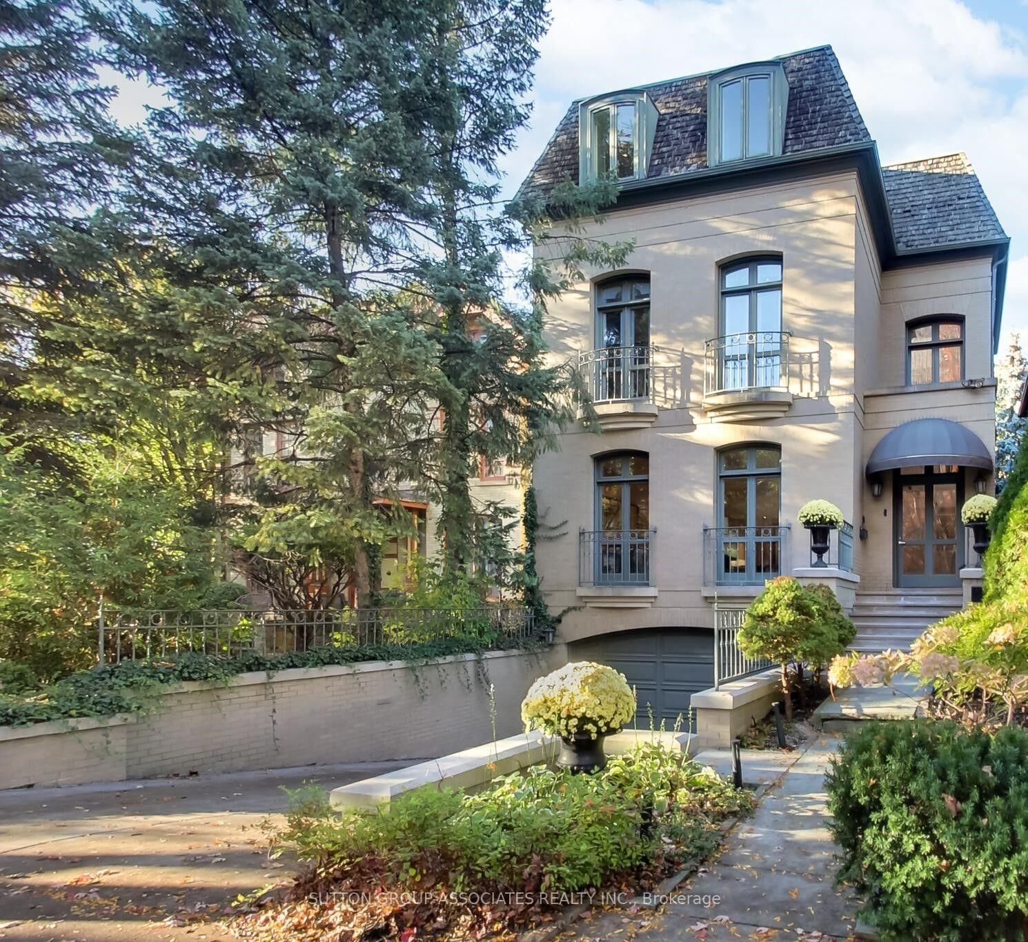 Property Photo:  