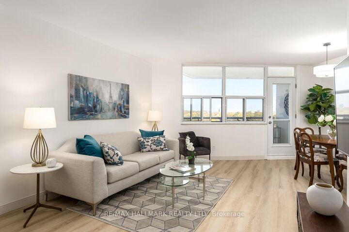 Property Photo: 980 Broadview Avenue 804 ON M4K 3Y1