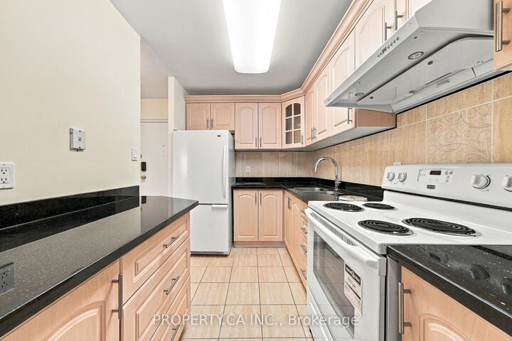 Property Photo:  2500 Bridletowne Circle 408  ON M1W 2V6 