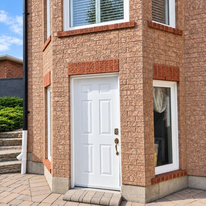 Property Photo:  705 Happy Vale Drive  ON L9S 2E6 