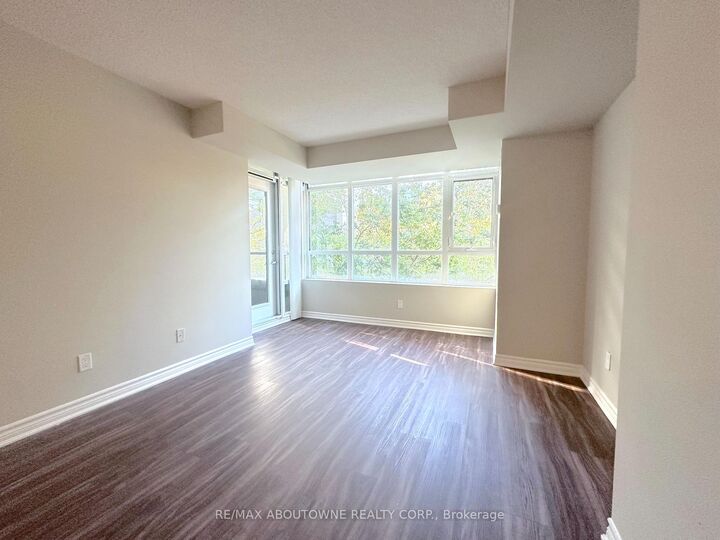 Property Photo: 45 Lisgar Street 222 ON M6J 0B8