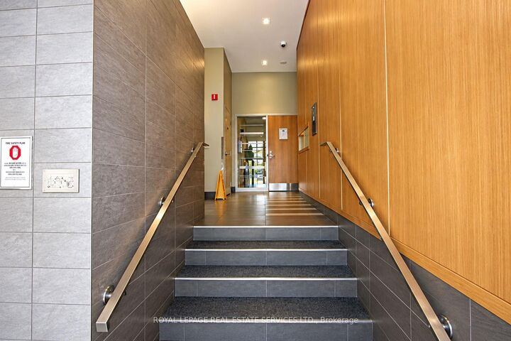 Property Photo:  4 Elsinore Path 1005  ON M8V 4G7 