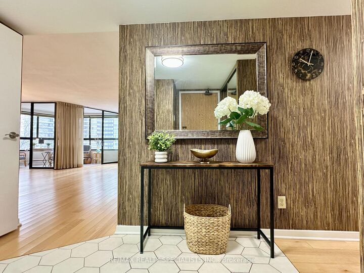 Property Photo:  1300 Bloor Street 509  ON L4Y 3Z2 