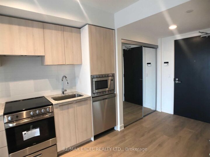 Property Photo: 18 Maitland Terrace 2502 ON M4Y 1Y4