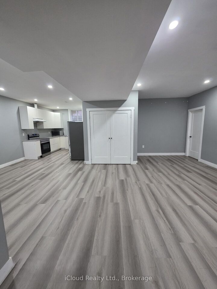 Property Photo:  646 West 5th Street  ON L9C 3R2 