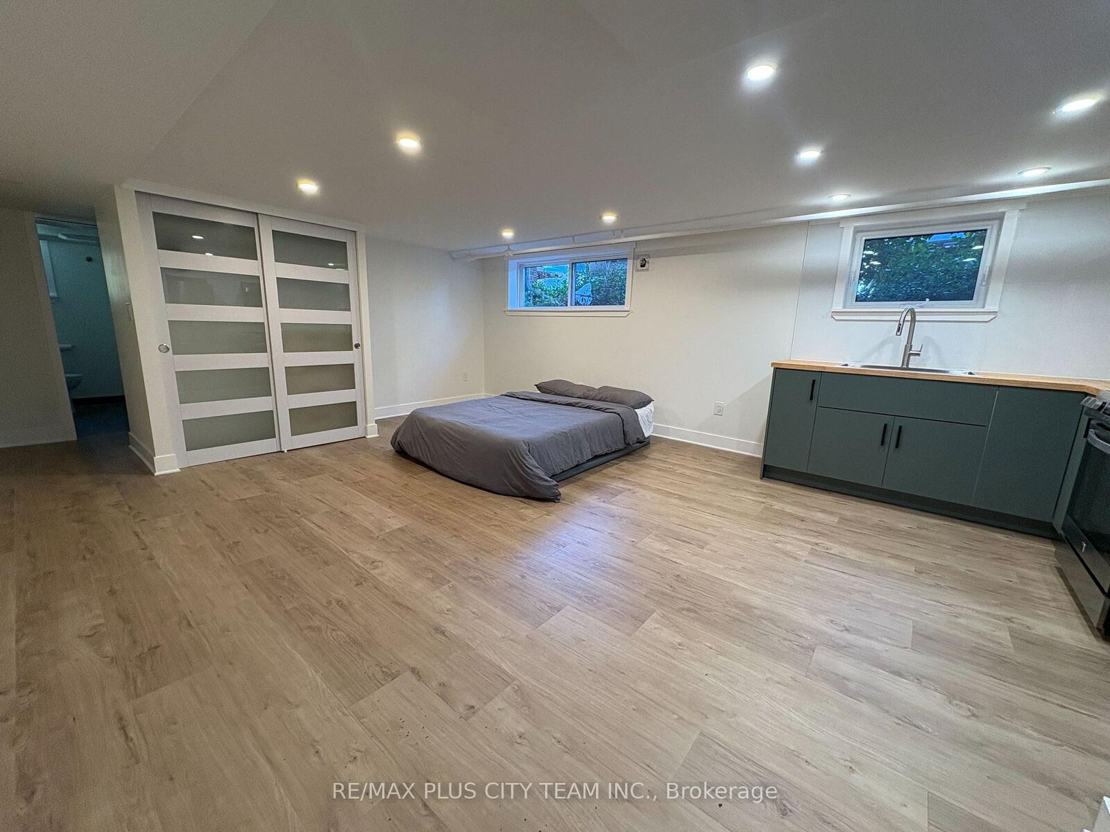 Property Photo:  3835 Bathurst Street 10  ON M3H 3N1 